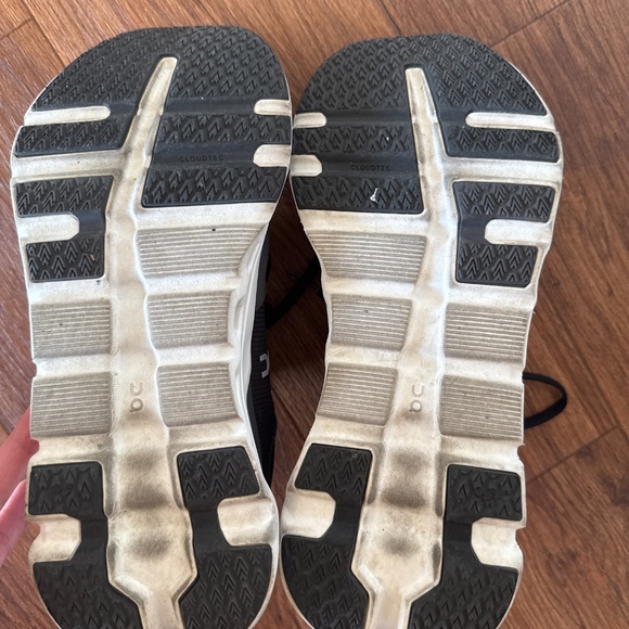 On women's Cloudrunner 2 Running Shoes - Picture 3 of 6